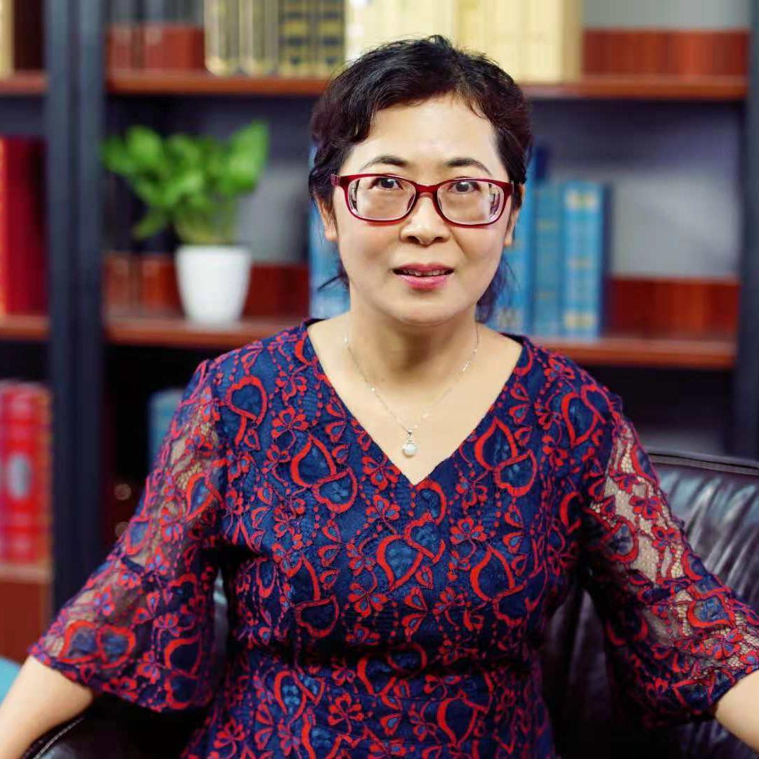 曾艳钰,二级教授,湖南师范大学潇湘学者特聘教授,外国语学院院长,博士