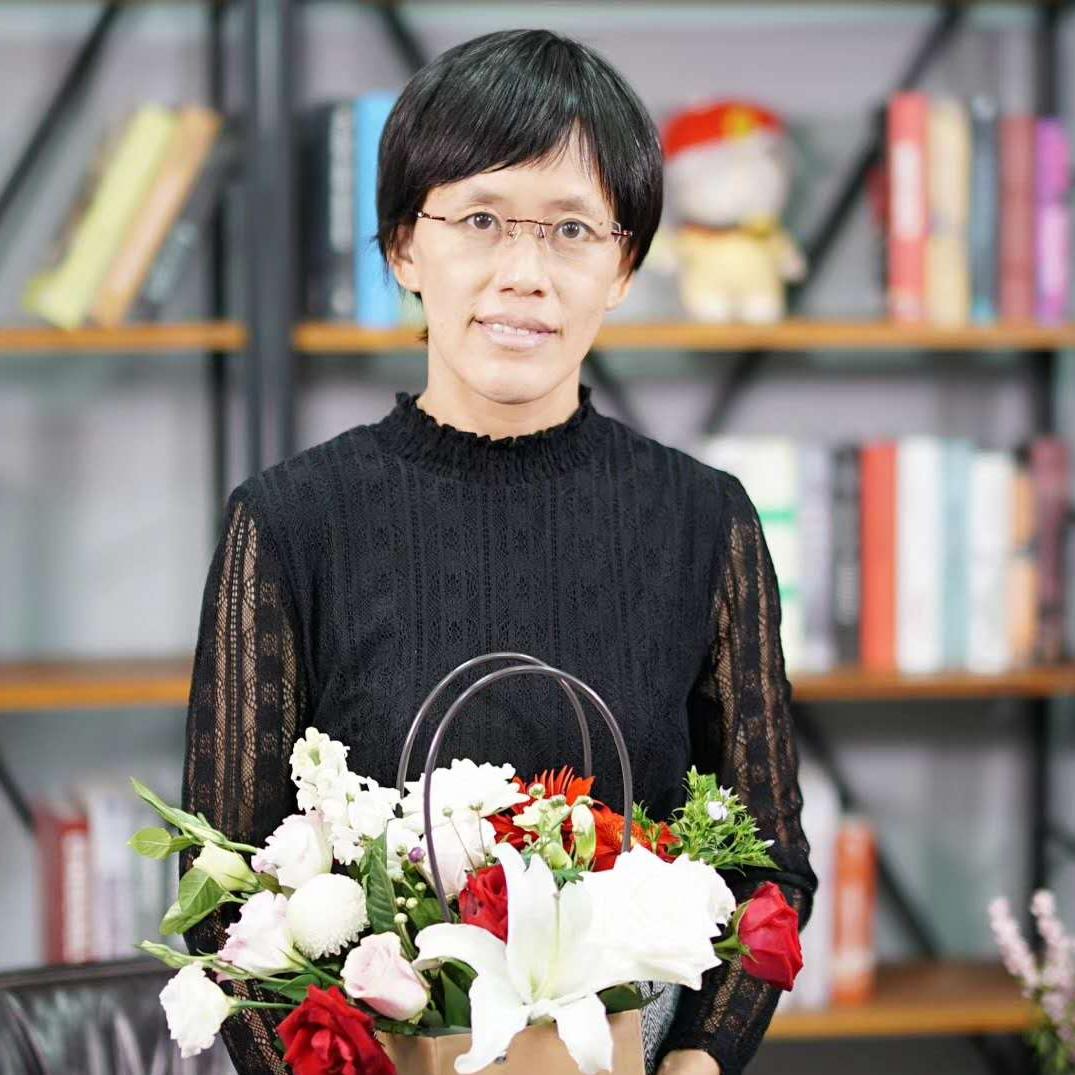 王艳芳,女,副教授,硕士生导师.