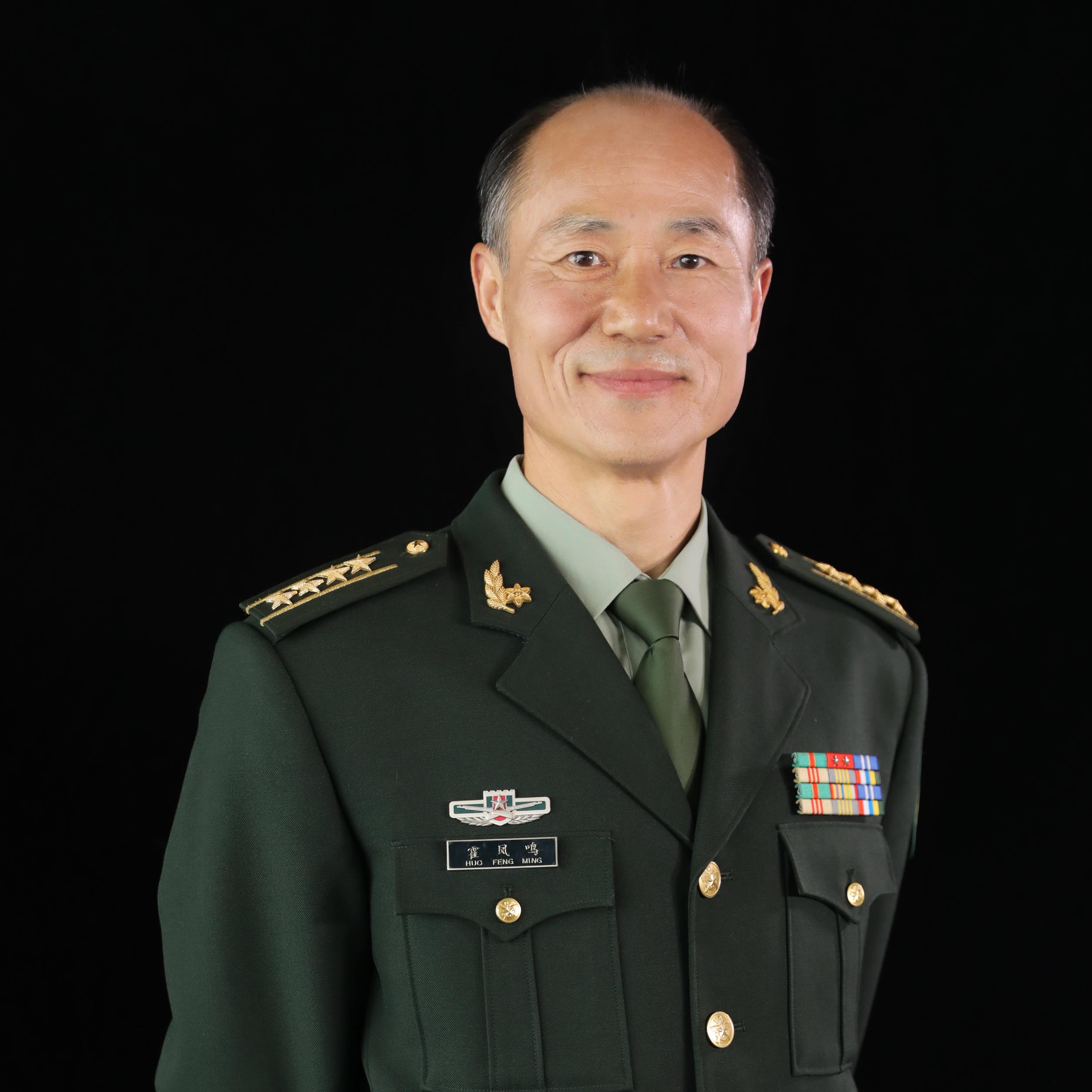 海军指挥学院军训办主任,大校军衔.